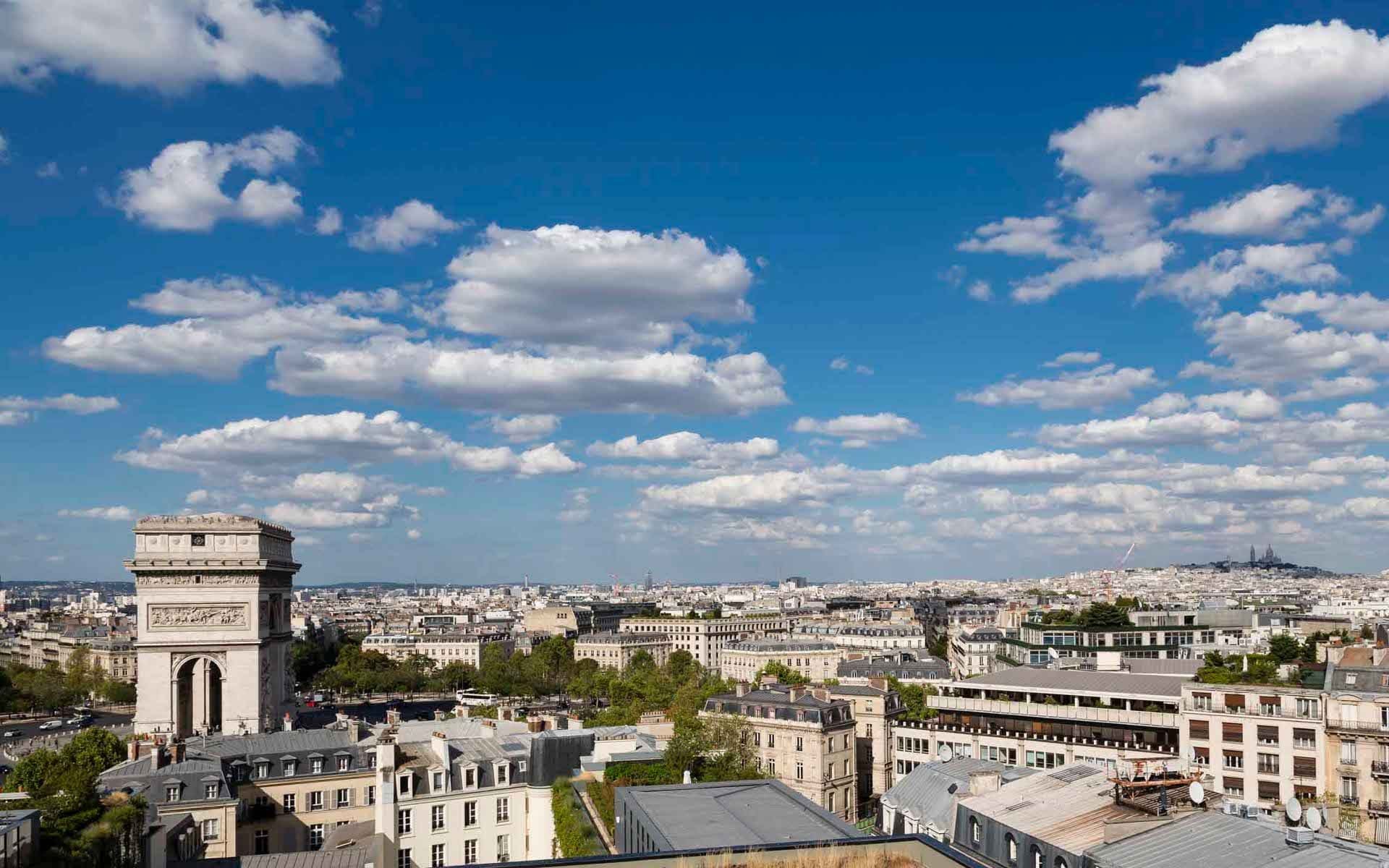 Raphael Paris Rooftop - Arc de Triomphe view
